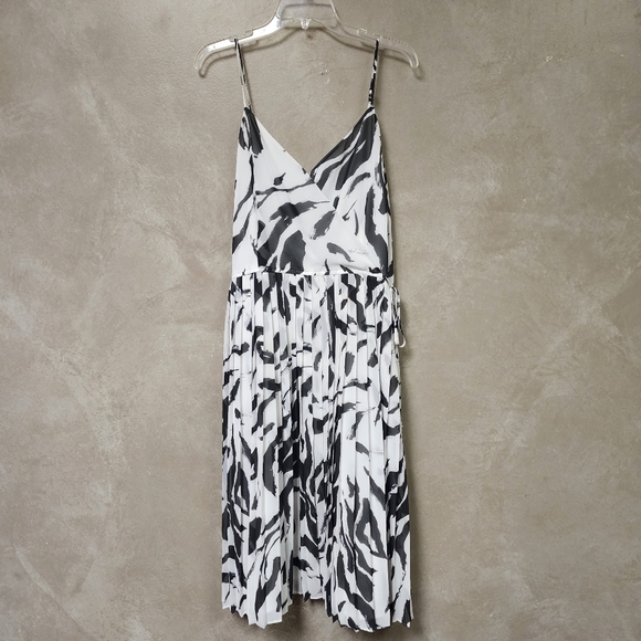 Nine West Sleeveless Black/White Zebra Print Pleated Bottom Dress Size XL - Picture 3 of 9